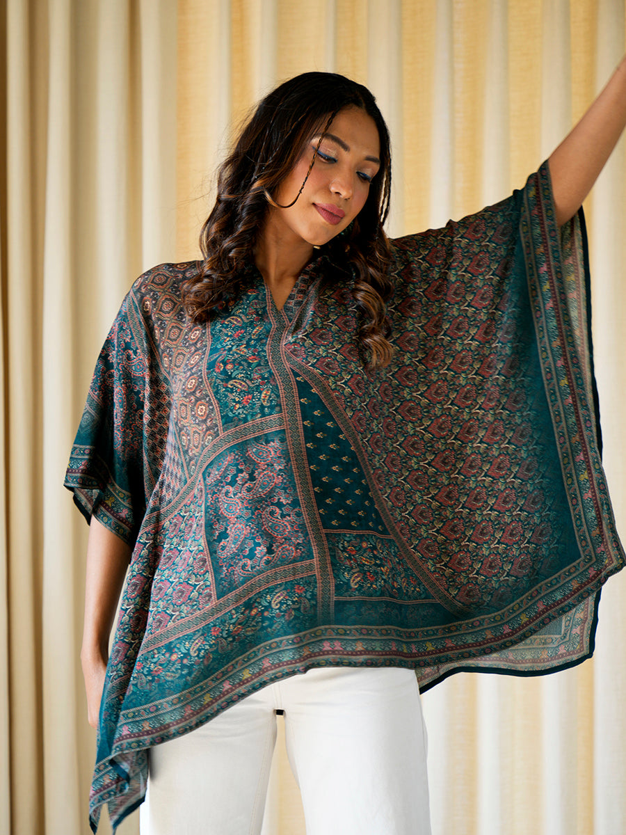  Model wearing the kaftan top paired with pants and accessories for a chic party outfit.
