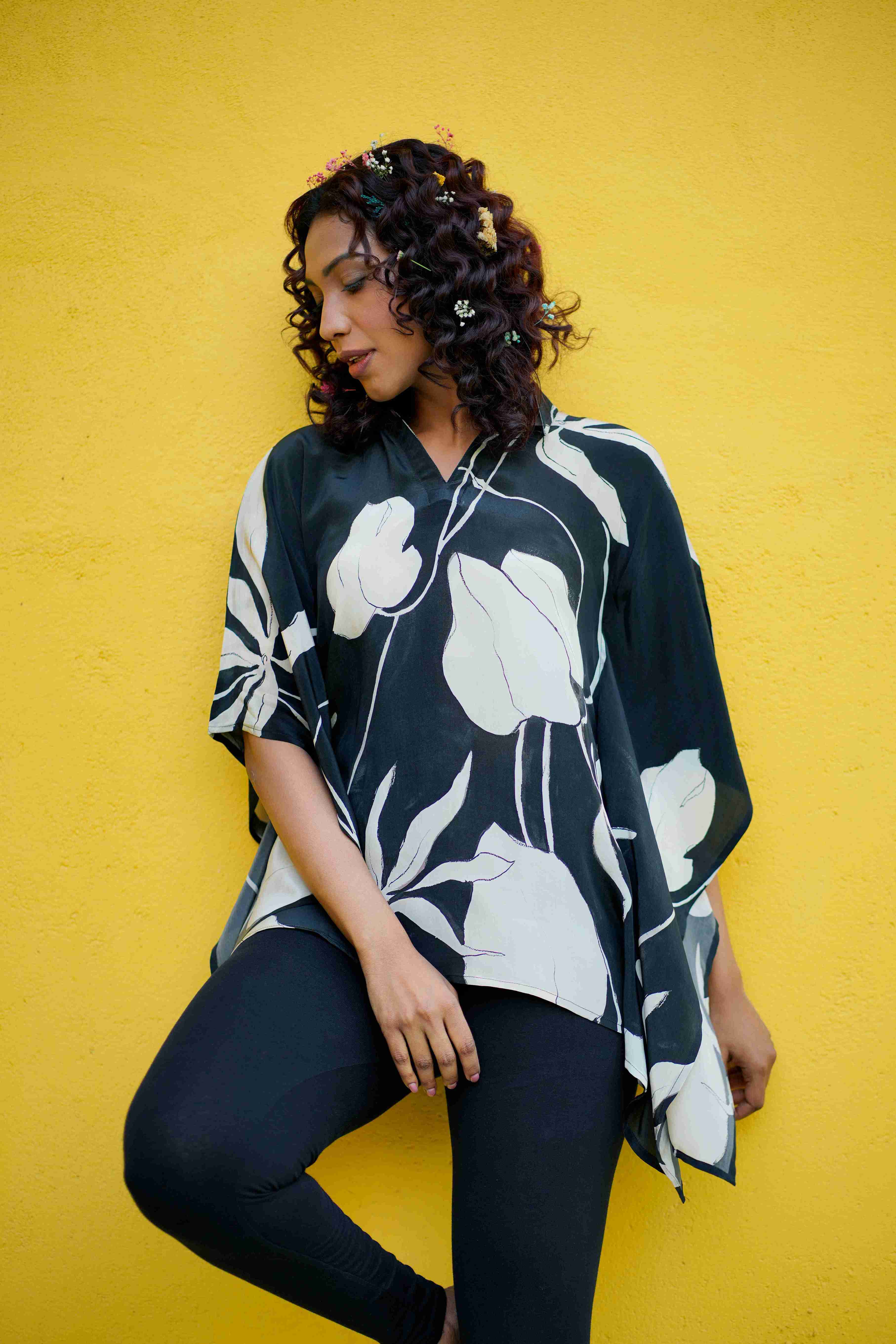 Black Ivy Crepe Kaftan Top – Floral Prints for Casual & Resort Wear