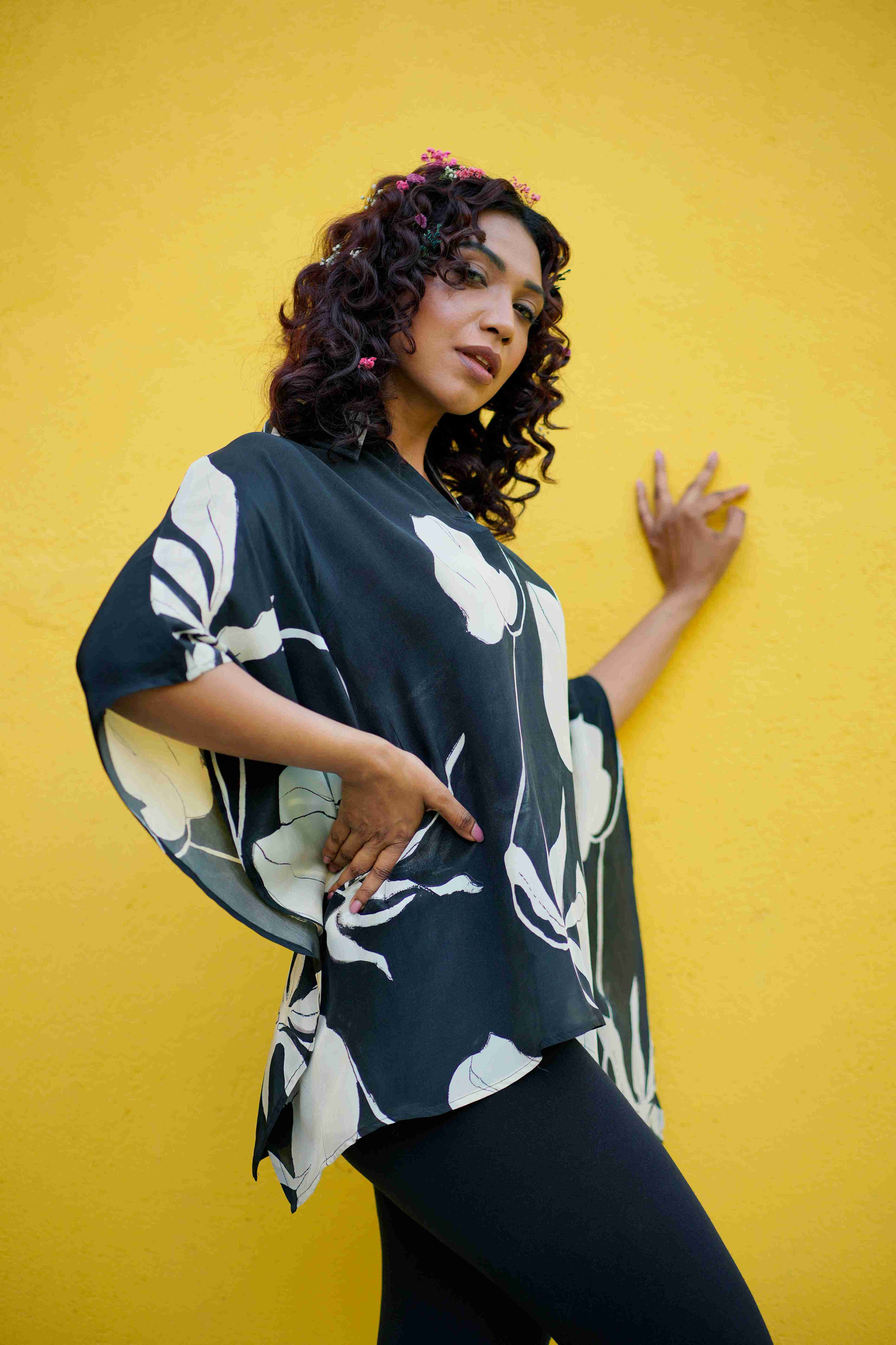 Black Ivy Crepe Kaftan Top – Floral Prints for Casual & Resort Wear